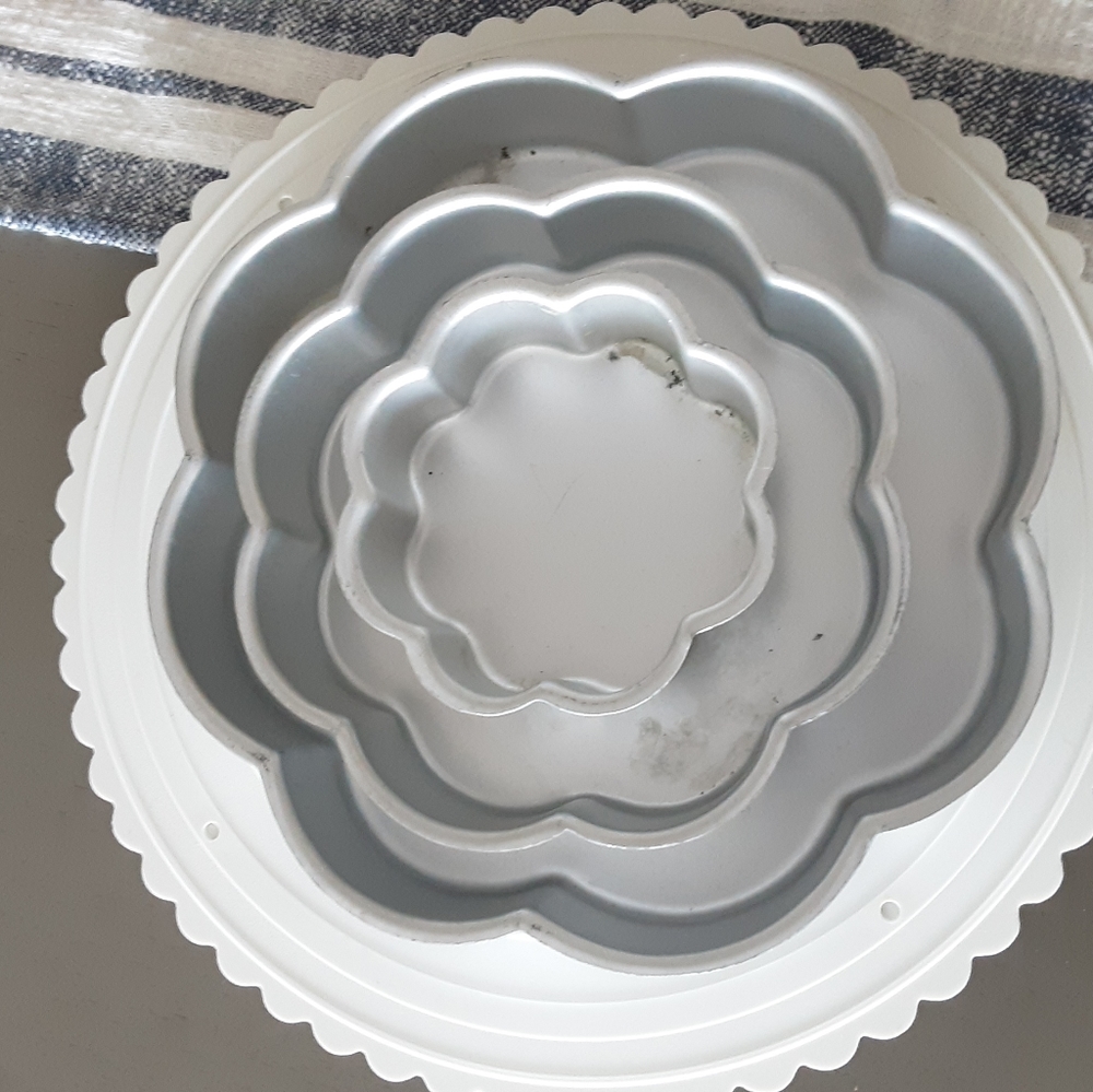 Wilton Bake wear set.